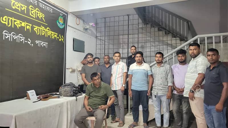 দুই ব্যাগ টাকাসহ চেয়ারম্যান প্রার্থী আটক