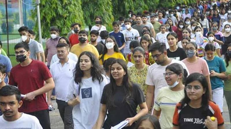 ভারতে মেডিকেলে ভর্তি কেলেঙ্কারি: ৩২ লাখে প্রশ্নপত্র বিক্রির ঘটনায় গ্রেপ্তার ৪