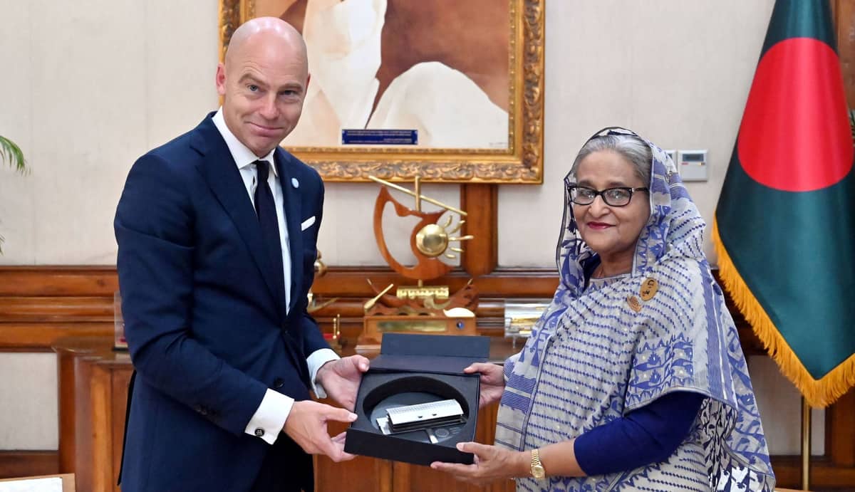লোকাল অ্যাডাপটেশন চ্যাম্পিয়নস অ্যাওয়ার্ড গ্রহণ করলেন প্রধানমন্ত্রী