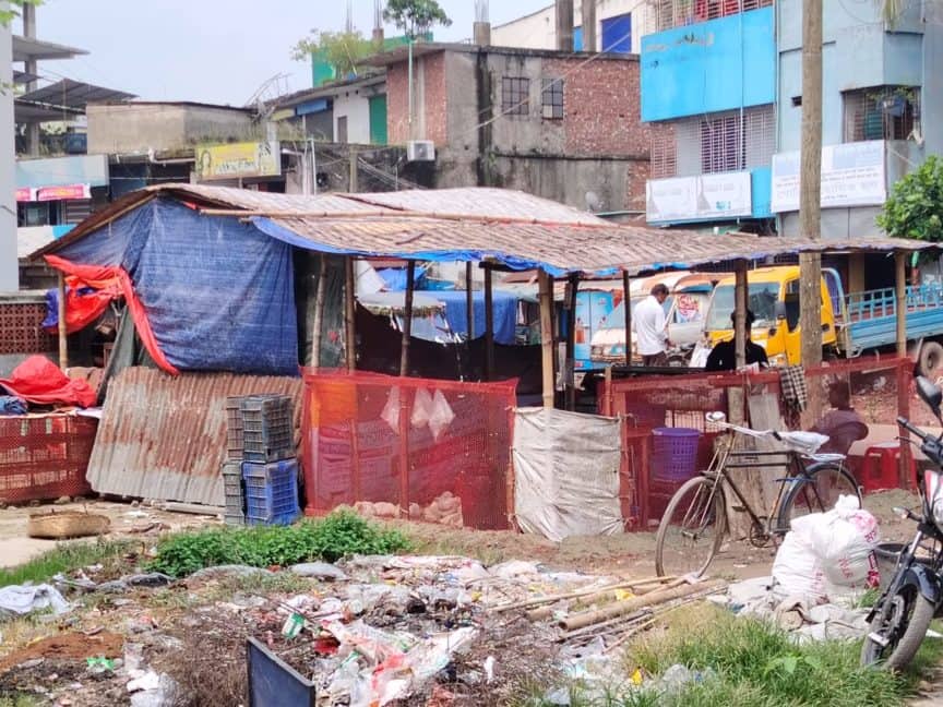 কালীগঞ্জে বাসস্ট্যান্ড প্রশাসনের উচ্ছেদের পর ফের দখল (1)