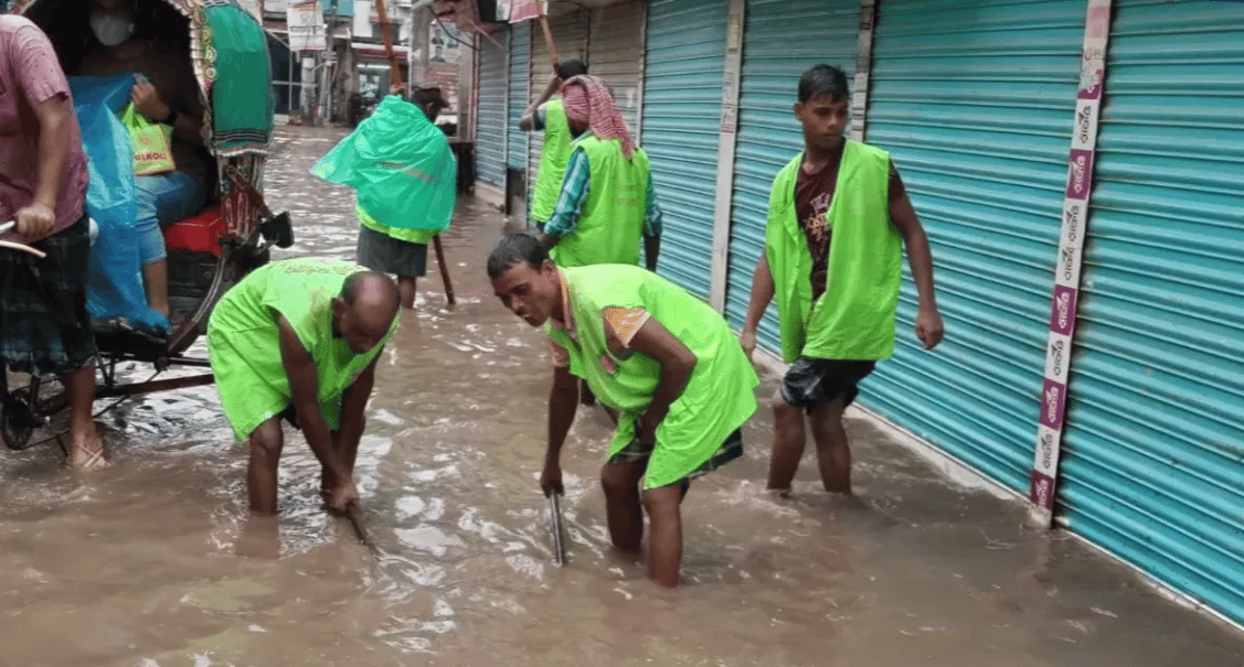 ঢাকা উত্তরের জলজট সরাতে মাঠে ৫ হাজারের বেশি পরিচ্ছন্নতাকর্মী