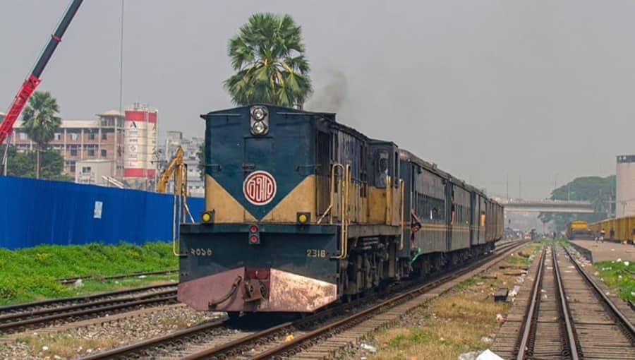 মেইল ও কমিউটার ট্রেন চলাচল শুরু