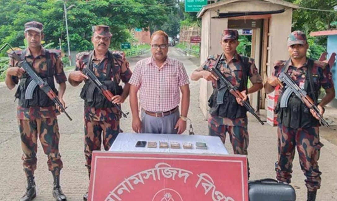 ভারতে পালানোর সময় নগদ টাকা সহ রাসিকের হিসাবরক্ষক আটক