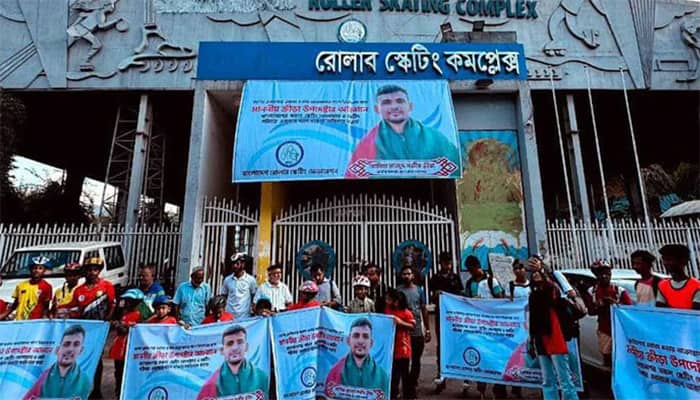 ব্যানার-ফেস্টুনে নিজের ছবি দেখে ফেসবুকে পোস্ট উপদেষ্টা আসিফের