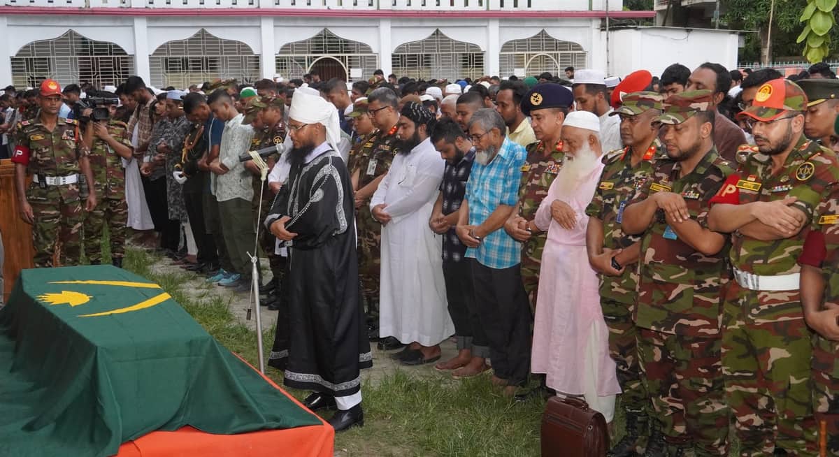 নিজ গ্রামে চিরনিদ্রায় শায়িত হলেন লেফটেন্যান্ট তানজিম