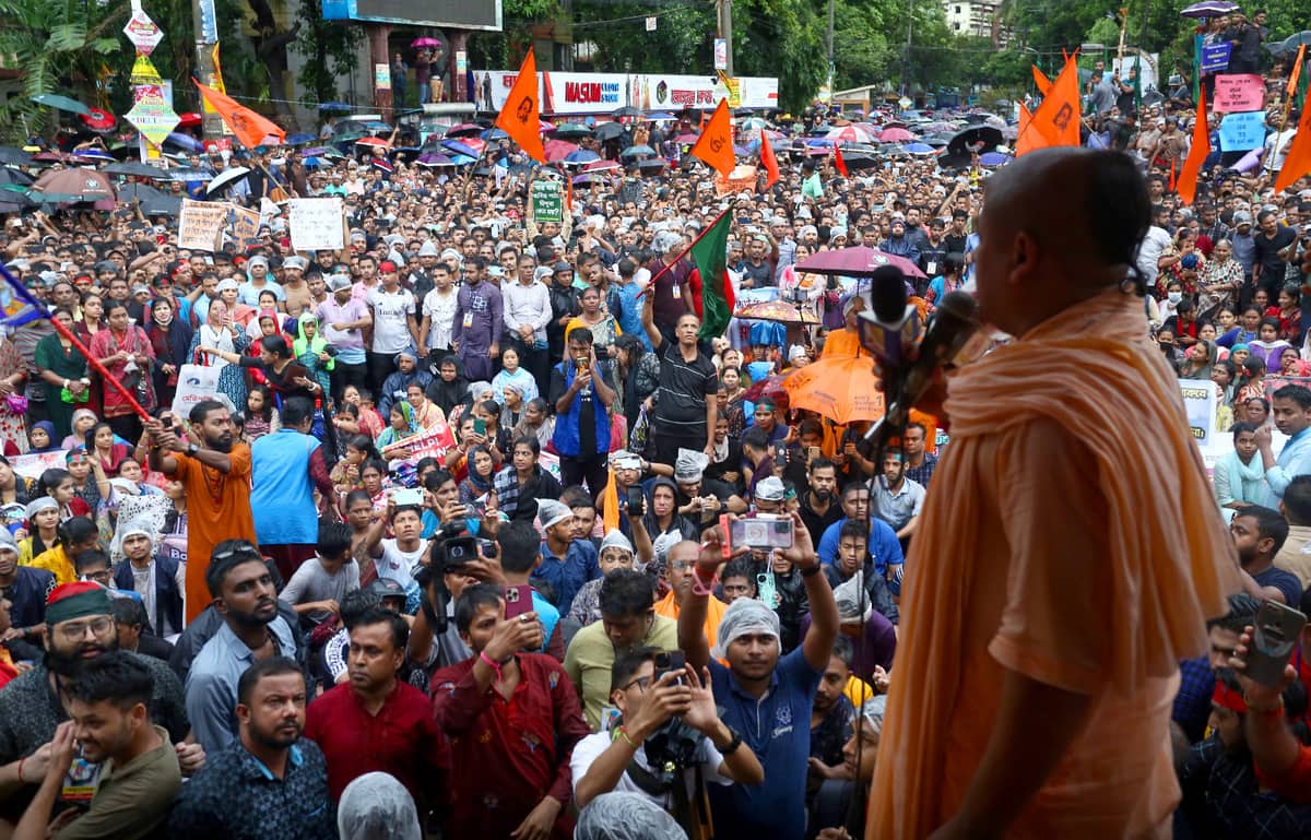৮ দফা দাবি আদায়ে চট্টগ্রামের সমাবেশে সনাতন ধর্মাবলম্বীদের ঢল