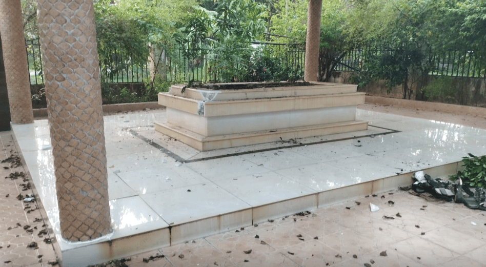 চট্টগ্রামের সাবেক এমপি বাদলের কবরে হামলার পর আগুন ধরিয়ে দিল দুর্বৃত্তরা