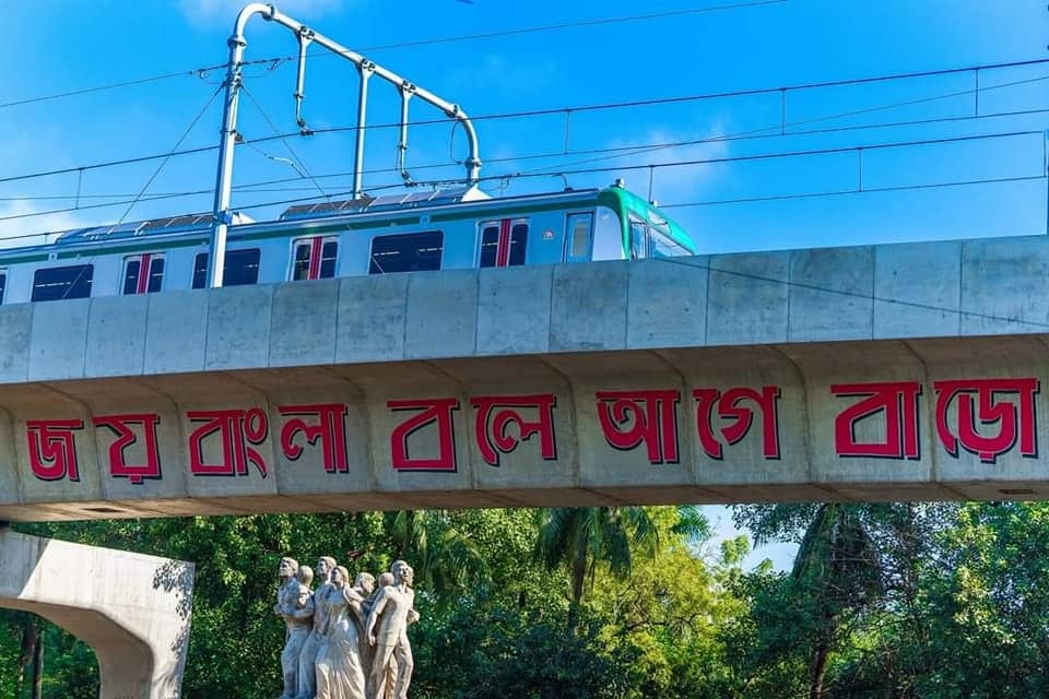 ঢাবিতে মুছে ফেলা হলো ছাত্রলীগের ‘শেষ স্মৃতিচিহ্ন’