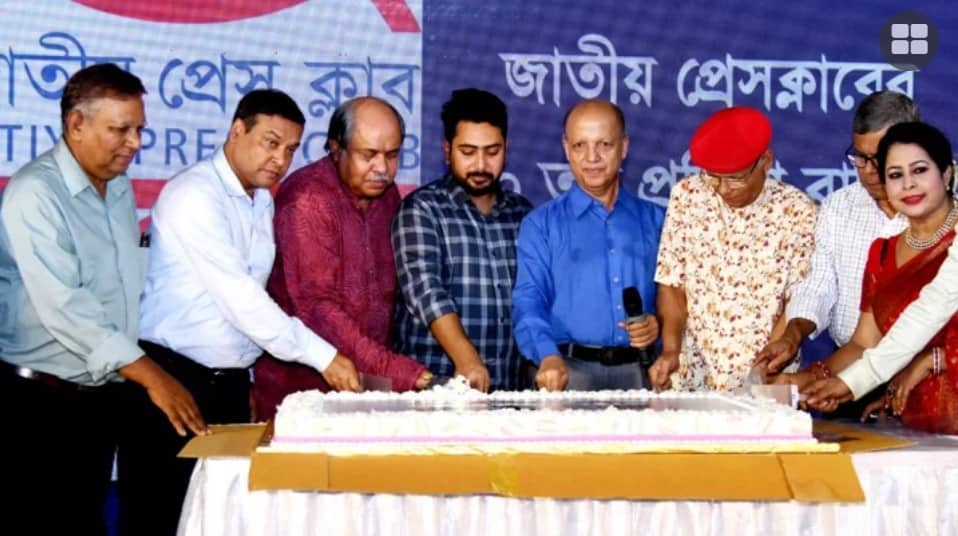 ছাত্র-জনতার আন্দোলনে পুলিশের মৃ-ত্যুর দায় শেখ হাসিনার: নাহিদ ইসলাম