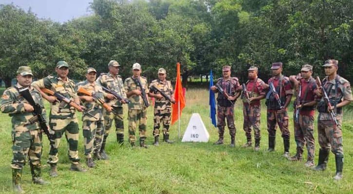 সীমান্তে ফের কাঁটাতারের বেড়া দেওয়ার চেষ্টা বিএসএফের, বিজিবির বাধা