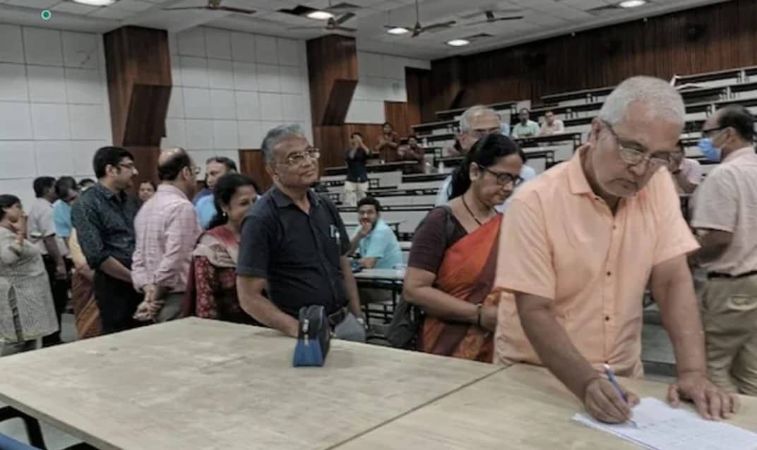 গণইস্তফা দিল আর জি কর হাসপাতালের ৫০ চিকিৎসক