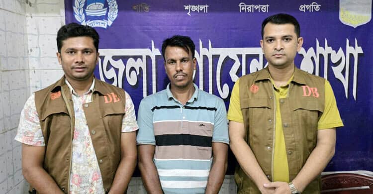 পুলিশে নিয়োগ দিতে ১০ লাখ টাকার চুক্তি, প্রতারক আটক