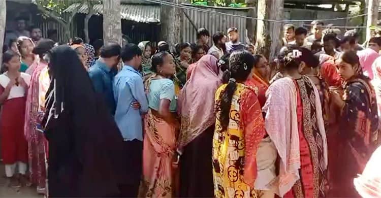 বেপরোয়া গতিতে মোটরসাইকেল চালিয়ে প্রাণ গেলো দুই ছাত্রের