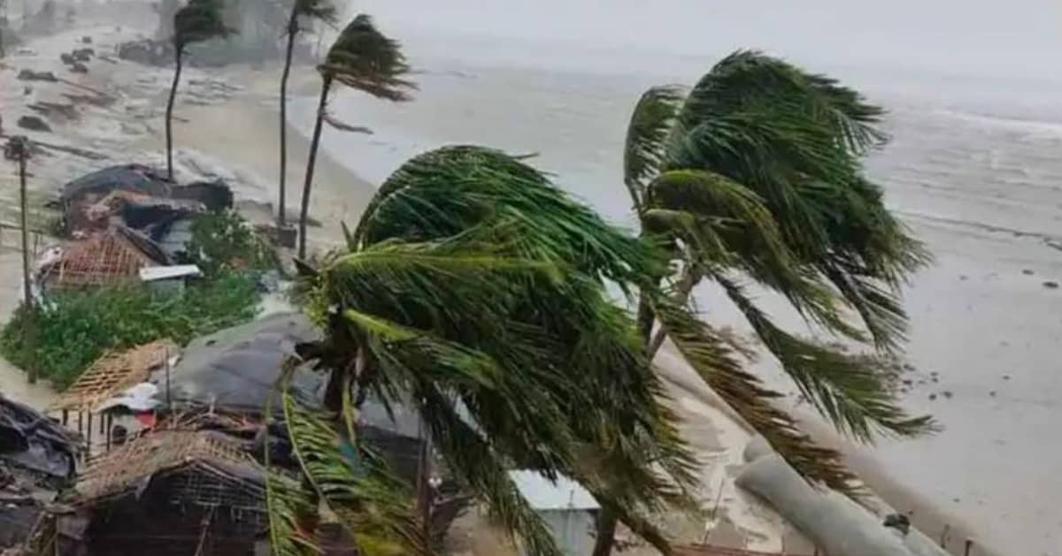 দুপুরের মধ্যে দেশের ১৮ অঞ্চলে ঝড়ের আভাস