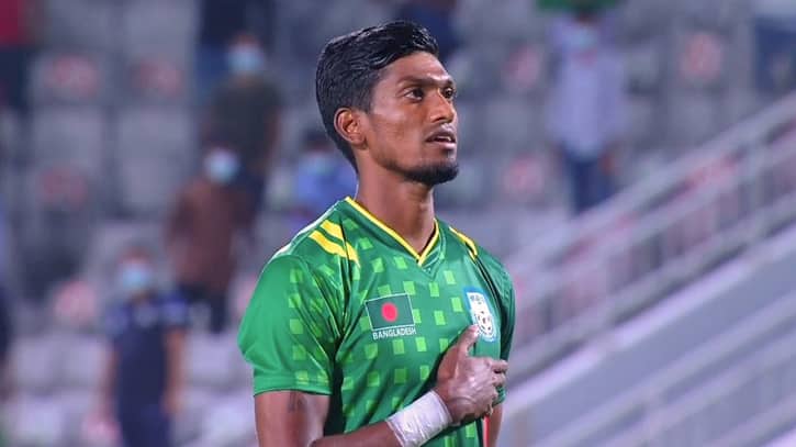 বাংলাদেশ দলে হামজা, যা বলছেন বর্তমান ও সাবেক ফুটবলাররা