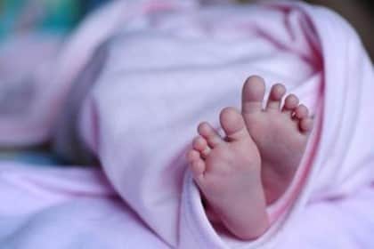 ফাঁকা জায়গায় পড়ে ছিলো নবজাতকের মরদেহ