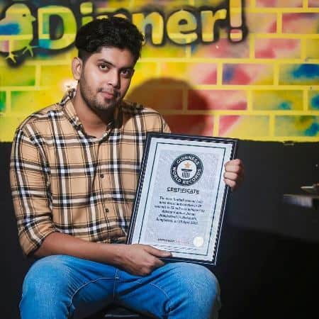 দ্বিতীয়বারের মতো গিনেজবুকে নাম লেখালেন ঝালকাঠির জুবায়ের