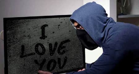 ২৭ লাখ টাকা চুরি করে টেলিভিশনে লিখে গেলো ‘আই লাভ ইউ’ আই লাভ ইউ