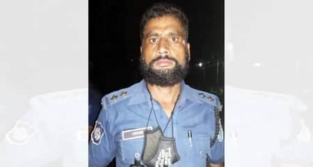 চলন্ত বাসে লাফ দিয়ে উঠে ডাকাত ধরলেন পুলিশ এসআই হেলাল