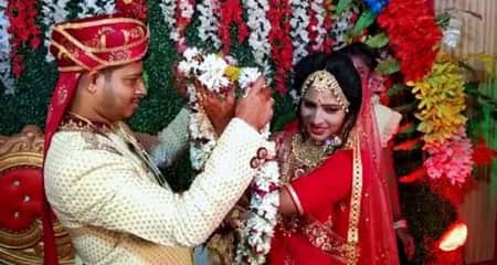মুসলিম রীতিতে বিয়ের পর হিন্দু মতে মালাবদল মুসলিম বিয়ে