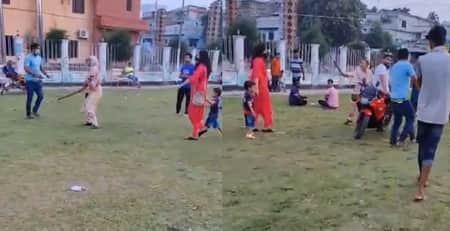 যুবককে লাঠি দিয়ে পিটিয়েছেন মা