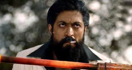 রকি ভাইকে নকল করে এক প্যাকেট সিগারেট একসঙ্গে খেল কিশোর, তারপর যা ঘটলো রকি ভাই