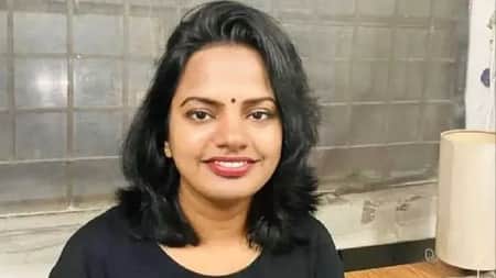 ফুল বিক্রি করতেন রাস্তায়, বস্তির মেয়ে আজ আমেরিকা চললেন পড়তে সরিতা