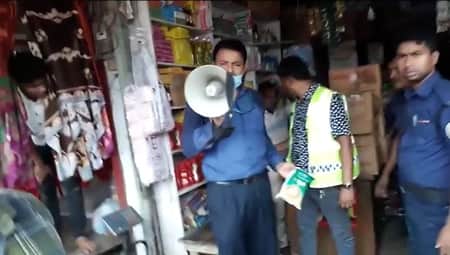 জব্দকরা সয়াবিন তেল মাইকিং করে বিক্রি!
