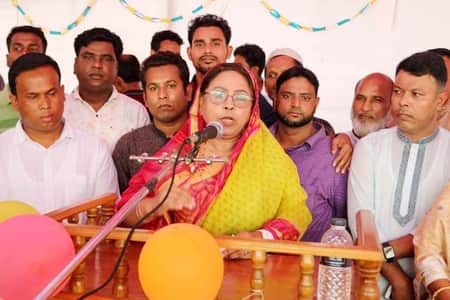 সন্তান বড় হওয়ার পিছনে মায়েদের অবদান অনেক বেশি