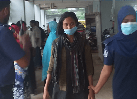 ‘মানসিক অবসাদে’ তরুণী, ছুরি মারলেন নিরীহ রিকশাচালককে