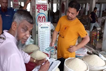 দোকানে মূল্যতালিকা না থাকায় চাল ব্যবসায়ীকে জরিমানা