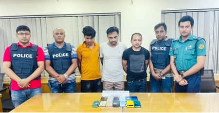 ঈদের জামাতে এসে ১৩ মোবাইলফোন চুরি, গ্রেফতার তিন চোর