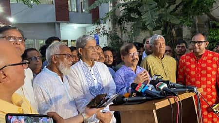 দেড় ঘণ্টার রুদ্ধদ্বার বৈঠক শেষে যা বললেন ফখরুল-মান্না