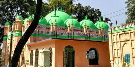 অনিন্দ্য স্থাপত্যশৈলীর ১০ গম্বুজ বিশিষ্ট নওয়াব বাড়ি মসজিদ