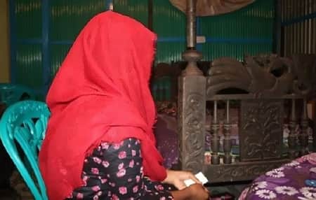 সহপাঠীকে বিয়ের দাবিতে অনশনে প্রেমিকা, প্রেমিক বলছেন ‘জাস্ট ফ্রেন্ড’