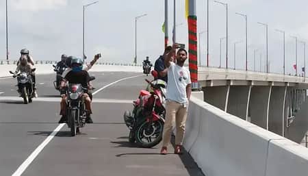 ঈদের আগে পদ্মা সেতুতে মোটরসাইকেল চলা নিয়ে যা বললেন মন্ত্রিপরিষদ সচিব পদ্মা সেতুতে বসছে