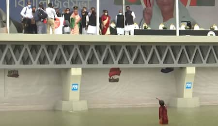 প্রধানমন্ত্রীর সঙ্গে সরাসরি কথা বললো কিশোরী