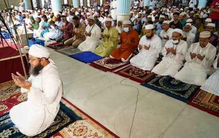 পদ্মা সেতুর উদ্বোধন উপলক্ষে বায়তুল মুকাররমে বিশেষ দোয়া অনুষ্ঠিত