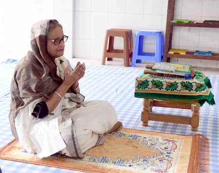 সিলেটে শাহজালাল ও শাহ পরানের মাজার জিয়ারত করলেন প্রধানমন্ত্রী