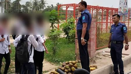 ক্লাস ফাঁকি দিয়ে লেকে আড্ডা