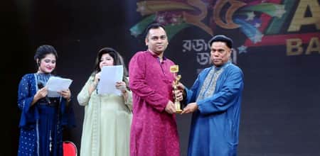 এটিএন বাংলার শ্রেষ্ঠ বার্তা সম্পাদকের পুরস্কার পেলেন আসিফ