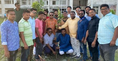 জামালপুরে জেলা যুবলীগের উদ্যোগে বৃক্ষরোপণ কর্মসূচি পালন