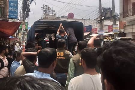 পাবনায় আবাসিক হোটেল থেকে ১০ শিক্ষার্থী আটক
