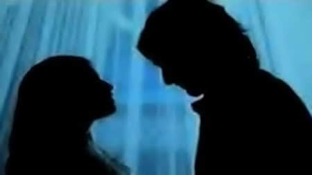 প্রবাসীর স্ত্রীর সাথে কলেজছাত্র আপত্তিকর অবস্থায় ধরা