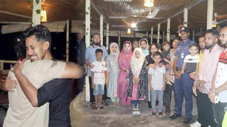 ৯৯৯ এ কল দিয়ে রক্ষা পেলেন কাপ্তাই লেকে আটকে পড়া পর্যটকরা