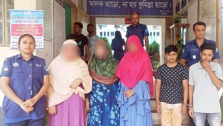 বাসা ভাড়া নিয়ে অসামাজিক ব্যবসা, তিন নারীসহ আটক ৫ বাসা ভাড়া নিয়ে যৌন ব্যবসা