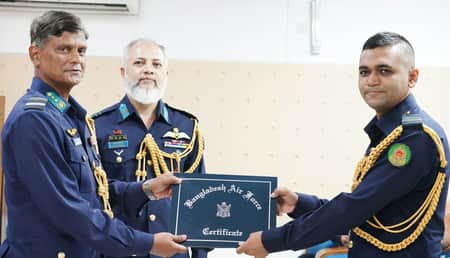 ১১তম এয়ারক্রাফ্ট এক্সিডেন্ট ইনভেস্টিগেশন কোর্সের সনদ বিতরণ অনুষ্ঠিত