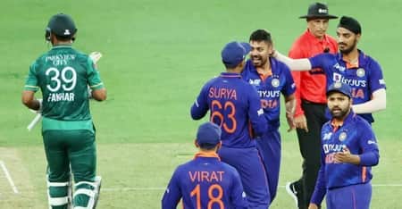 শুরুতেই ৩ উইকেট হারিয়ে চাপে পাকিস্তান