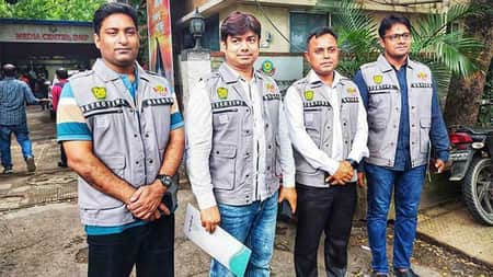 কিউআর কোড যুক্ত নতুন পোশাকে ডিবি পুলিশ