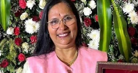 পরিচ্ছন্নকর্মী থেকে যেভাবে ব্যাংকের বড় কর্তা হলেন এই নারী ব্যাংকের বড় কর্তা